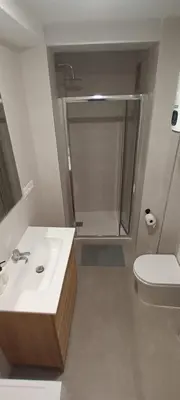Un baño de Almería Centro- Piso Reformado, Exterior, WiFi, a 1 minuto de Puerta Purchena