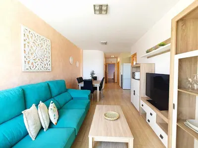 Una televisión o centro de entretenimiento en Cala Grande suites 3 hab, vistas al mar y terraza