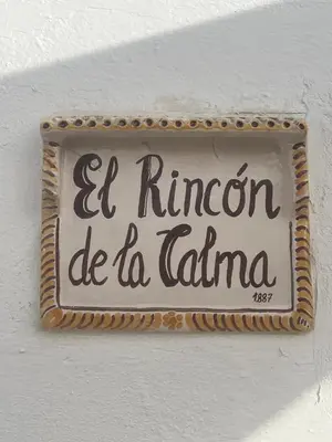 Certificado, premio, señal o documento que está expuesto en Cueva El Rincón de la Calma