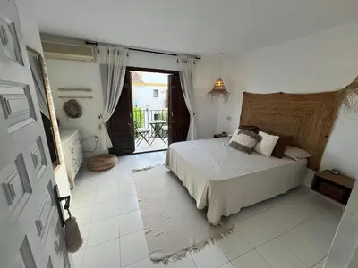 Cama o camas de una habitación en Moderno dúplex Coastal Style