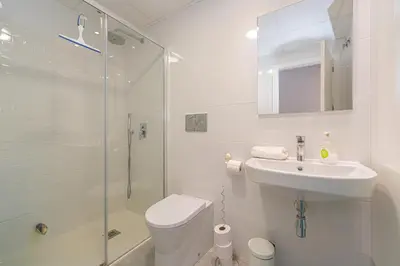 Un baño de La Isla