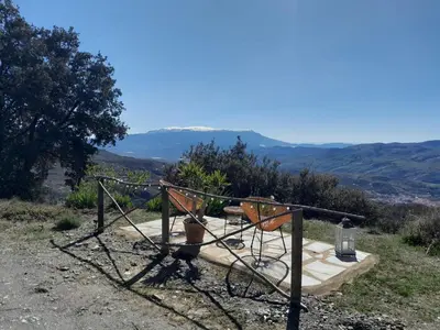 Vista general de una montaña o vista desde la casa o chalet
