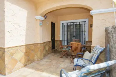Un balcón o terraza de Vera Playa Chalet Adosado Jardín Piscina Parking