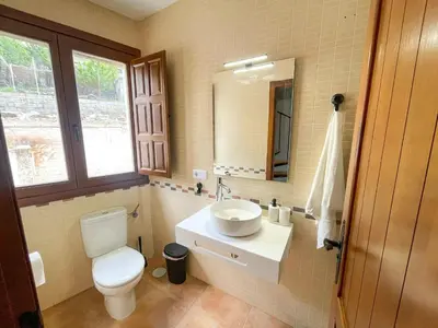 Un baño de El Balcón de Ohanes R&R
