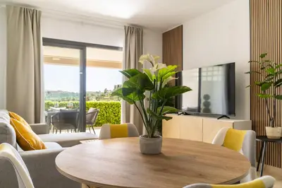 Una televisión o centro de entretenimiento en Apartamento a Estrenar Piscina y Parking Gratis