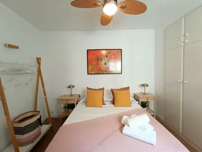 Cama o camas de una habitación en Vista Azul Suites con terraza al lado del mar