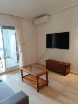 Una televisión o centro de entretenimiento en Bahia de Vera apartamento Nataly