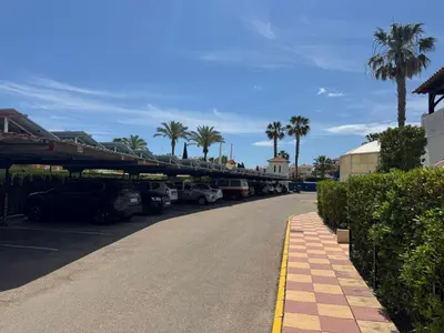 Plano de Apartamento TorreMar Natura Urbanización Naturista, Piscina Climatizada, Bajo con Jardín, Parking