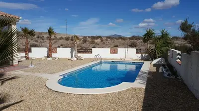 Piscina en o cerca de VILLA con piscina privada, a 35 km de las playas, vistas a la montaña, WIFI