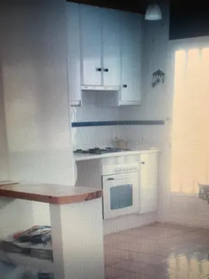 Una cocina o zona de cocina en Chalet individual con piscina, urbanization Puerto Rey