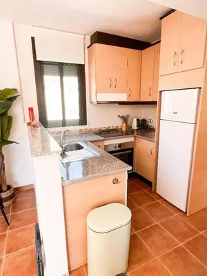 Una cocina o zona de cocina en Apartamento con acogedora terraza