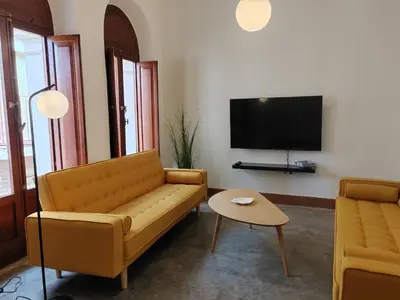 Una televisión o centro de entretenimiento en Apartamentos Bertrand Plaza