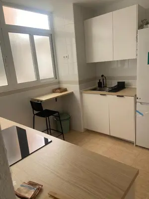 Una cocina o zona de cocina en Apartamento a 2 min de la playa - 3 dormitorios - WIFI - Totalmente equipado