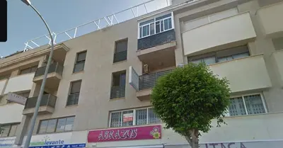 Edificio en el que se encuentra el hostal o pensión