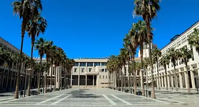 Edificio en el que se encuentra el hostal o pensión