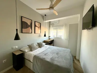 Una televisión o centro de entretenimiento en Alma Y Arena Beach Apartment