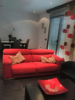 Zona de estar de ATICO con 30m2 de terraza y vistas al mar