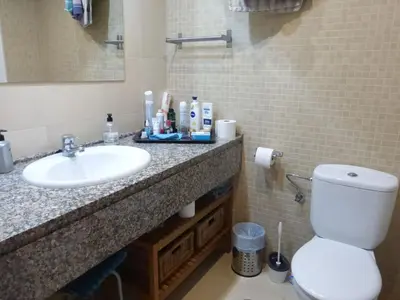 Un baño de 2 bedroom apartment in the Oasis complex