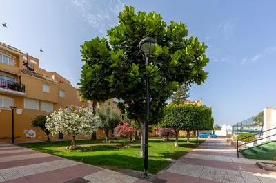 Jardín al aire libre en AlmeriaSuite Playa Serena Roquetas