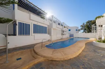Piscina en o cerca de Puri y Lucia