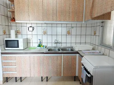 Una cocina o zona de cocina en Casa rural Alborania con jardín, aparcamiento, tranquilo, entre el mar y el desierto