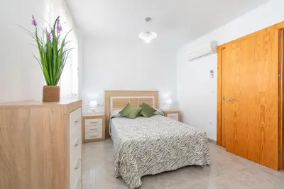 Cama o camas de una habitación en Casa céntrica con terraza, cerca de la playa By Aloha Palma