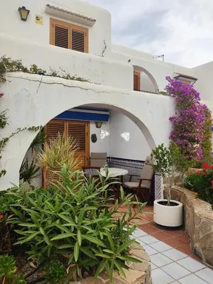 Jardín al aire libre en VERA BEACH - Beachside with pool, wifi and AC