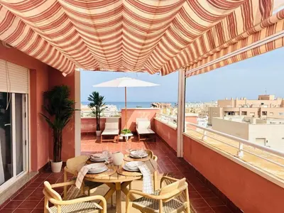 Un balcón o terraza de New Premium Ático Roquetas Beach