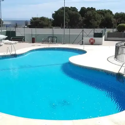 Apartamento a 200 m del mar con piscina y padel