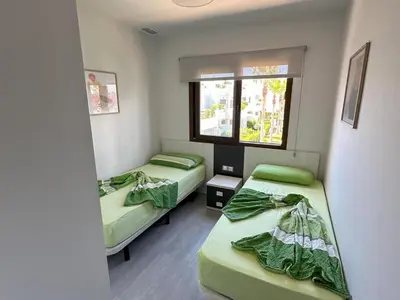 Cama o camas de una habitación en Apartamento acogedor a 200m de la playa con jardín comunitario - ES-376-10