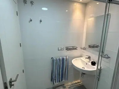 Un baño de Apartamento acogedor a 200m de la playa con jardín comunitario - ES-376-10