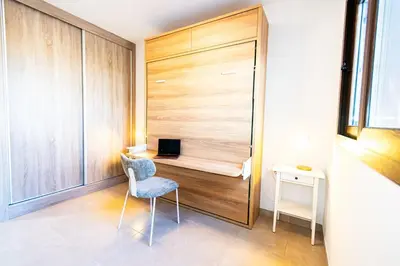 Una televisión o centro de entretenimiento en Cozy & Stylish Stay