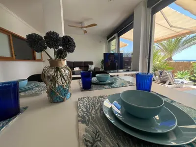 Una televisión o centro de entretenimiento en Duplex Terraza de Zoraida