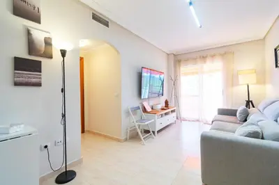 Una televisión o centro de entretenimiento en Apartamento con Terraza, Piscina y Parking By Aloha Palma