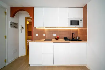 Una cocina o zona de cocina en TrendyHomes Laguna Beach