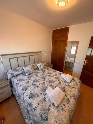 Cama o camas de una habitación en Casa de playa mediterránea, a metros de la playa