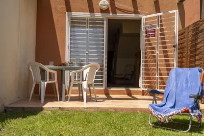Un patio o zona al aire libre en Brisa del Valle Casa con Jardín Piscina Parking