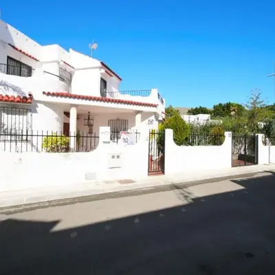 TrendyHomes Villa Los Aros