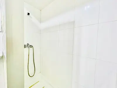 Un baño de Mountain-View Apartment by Sea