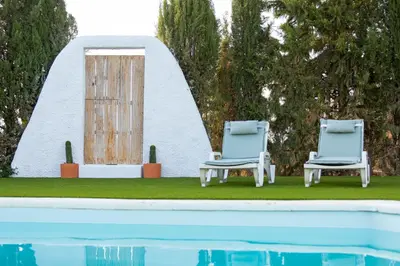 Piscina en o cerca de Complejo Rural Reflejo del Negratín