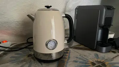 Utensilios para hacer té y café en Casa Cueva Soluna, for peace & nature Cabo de Gata