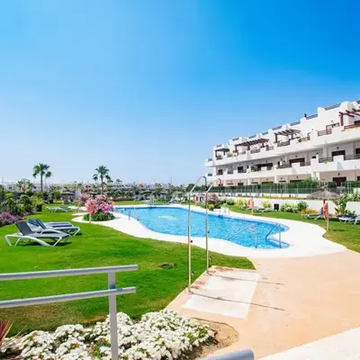 Modern 2BR Apt with own Terrace & Pool access