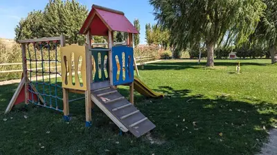 Zona de juegos infantil en Cueva Murphy - Modern house with 3 cave bedrooms in Orce