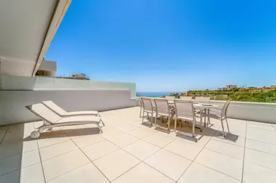 Un balcón o terraza de Medblue Vista Sea View Retreat