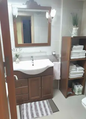 Un baño de Roquetas Del Sol, Pools & Gym