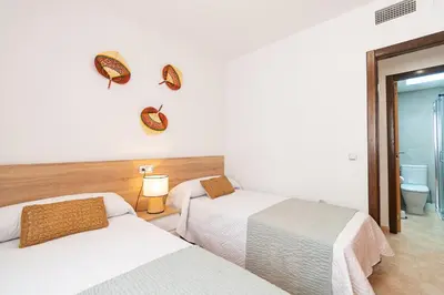 Cama o camas de una habitación en Amplia terraza, hermosa vista al mar, piscina - By Aloha Palma