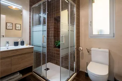 Un baño de Apartamento en Reyes Católicos