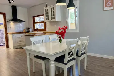 Una cocina o zona de cocina en Spacious Modern Family House with sea view - Aguadulce Almeria