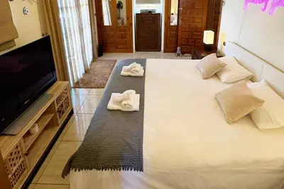 Cama o camas de una habitación en 4BR Luxe Villa Pool & Golf Views