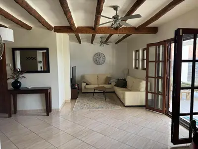 Zona de estar de 4BR Luxe Villa Pool & Golf Views